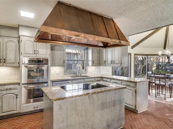 1213  Greenbriar Lane , Arlington Texas 76013