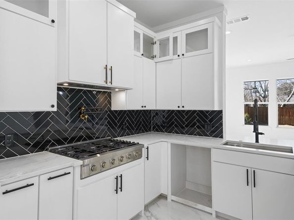 4107  Vineyard Drive , Dallas Texas 75212
