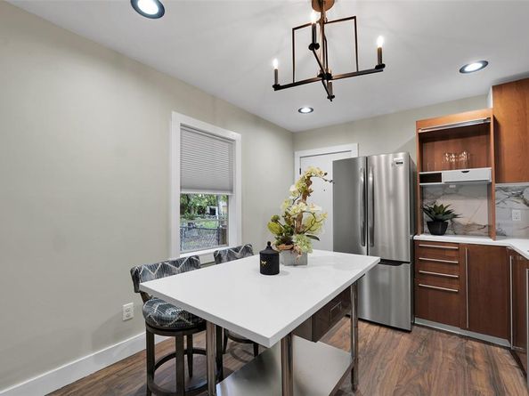 826 W Laramie Lane , Dallas Texas 75217