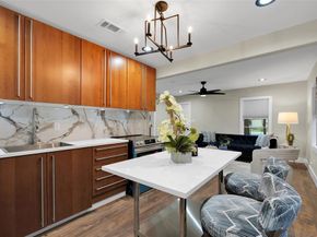 826 W Laramie Lane , Dallas Texas 75217
