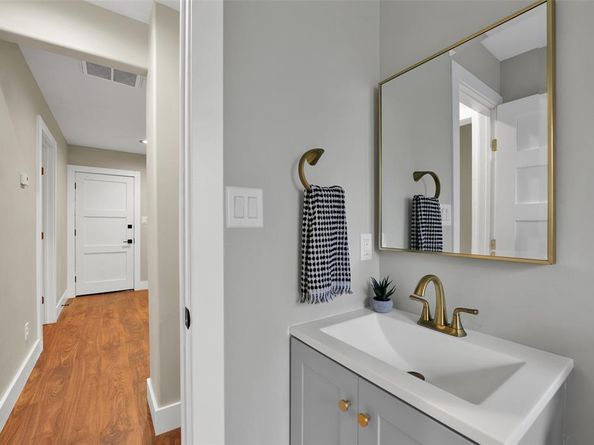 826 W Laramie Lane , Dallas Texas 75217