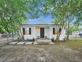826 W Laramie Lane 