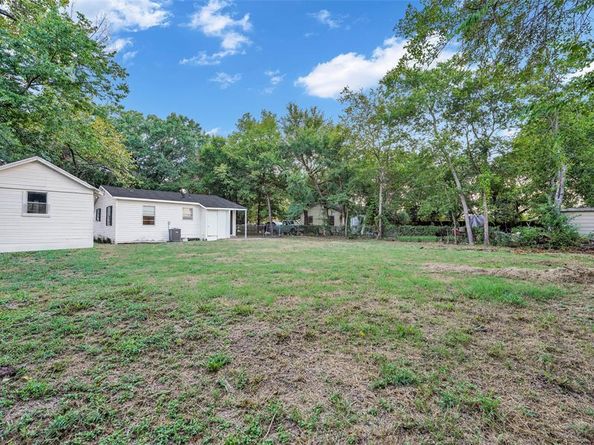 826 W Laramie Lane , Dallas Texas 75217