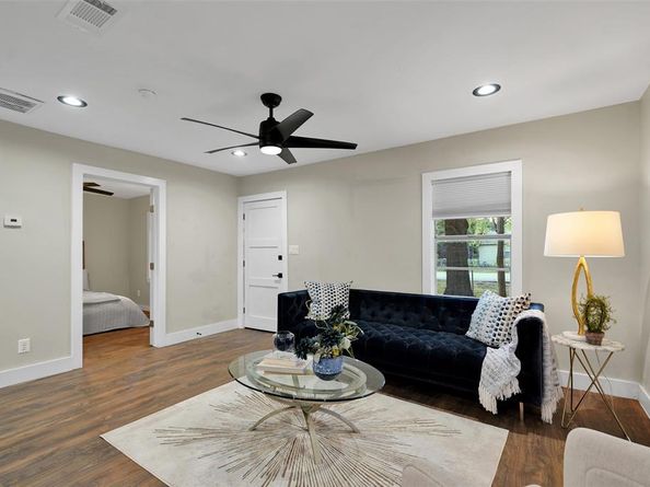 826 W Laramie Lane , Dallas Texas 75217