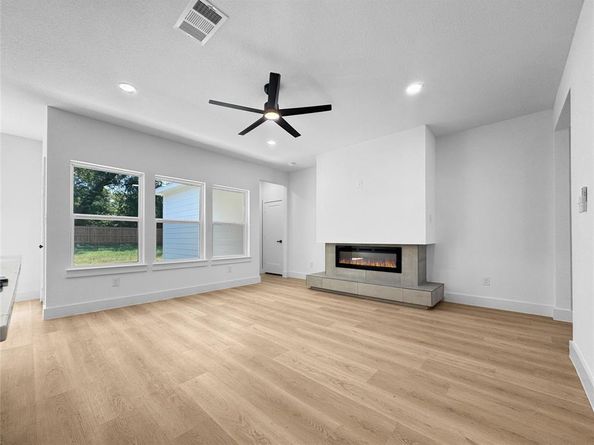 3900  De Maggio Avenue , Dallas Texas 75210