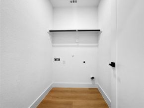 3900  De Maggio Avenue , Dallas Texas 75210