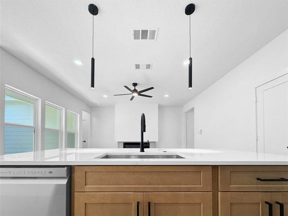 3900  De Maggio Avenue , Dallas Texas 75210