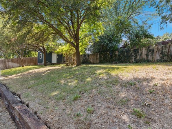 1800  Versailles Road , Fort Worth Texas 76116
