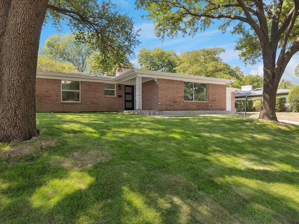 1800  Versailles Road , Fort Worth Texas 76116
