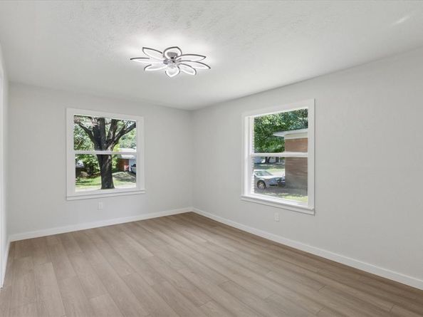 1800  Versailles Road , Fort Worth Texas 76116