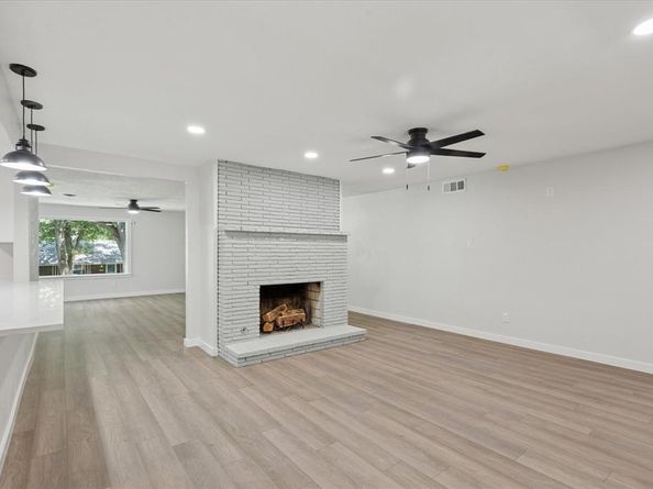 1800  Versailles Road , Fort Worth Texas 76116