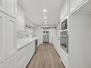 1800  Versailles Road , Fort Worth Texas 76116