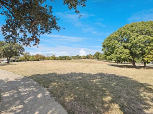 1800  Versailles Road , Fort Worth Texas 76116