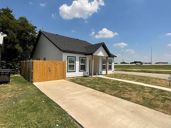 2937  Burton Avenue , Fort Worth Texas 76105