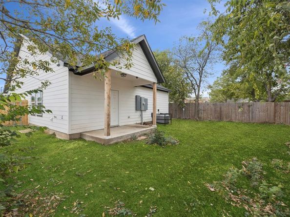 2937  Burton Avenue , Fort Worth Texas 76105