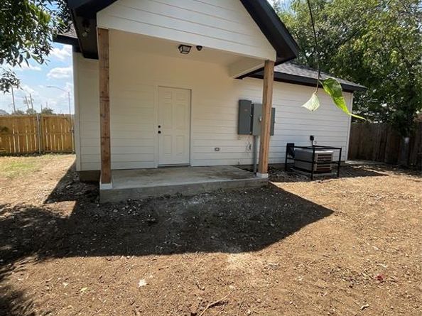 2937  Burton Avenue , Fort Worth Texas 76105