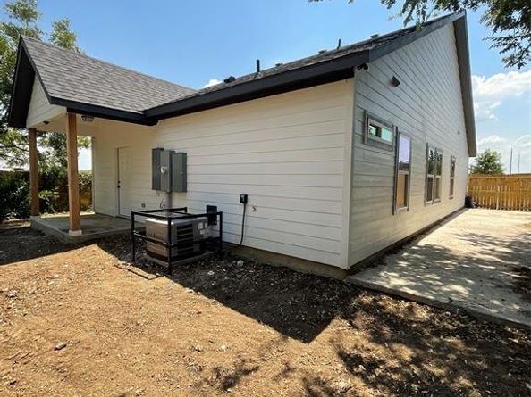 2937  Burton Avenue , Fort Worth Texas 76105
