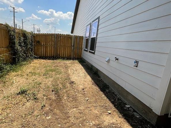 2937  Burton Avenue , Fort Worth Texas 76105