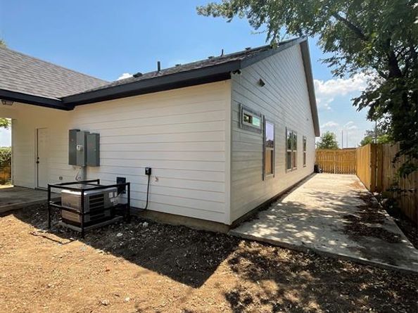 2937  Burton Avenue , Fort Worth Texas 76105