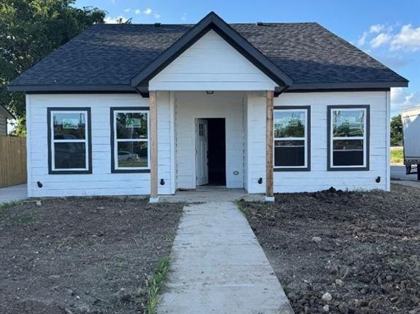 2937  Burton Avenue , Fort Worth Texas 76105