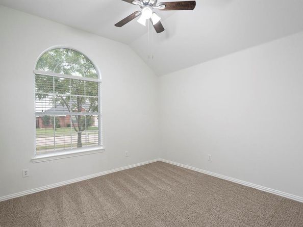 613  Hummingbird Trail , Crowley Texas 76036