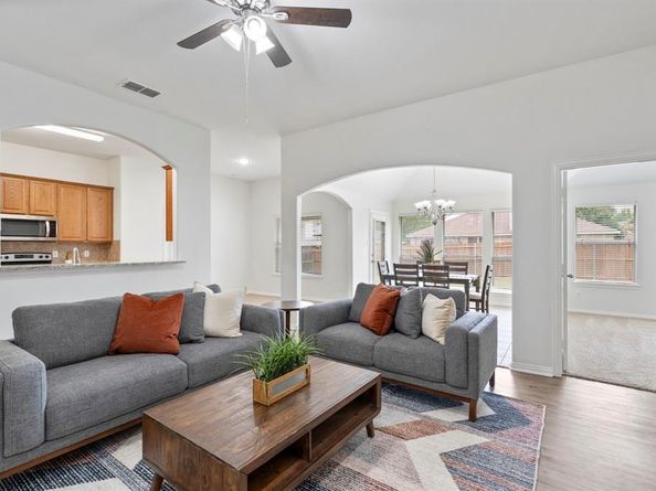 613  Hummingbird Trail , Crowley Texas 76036