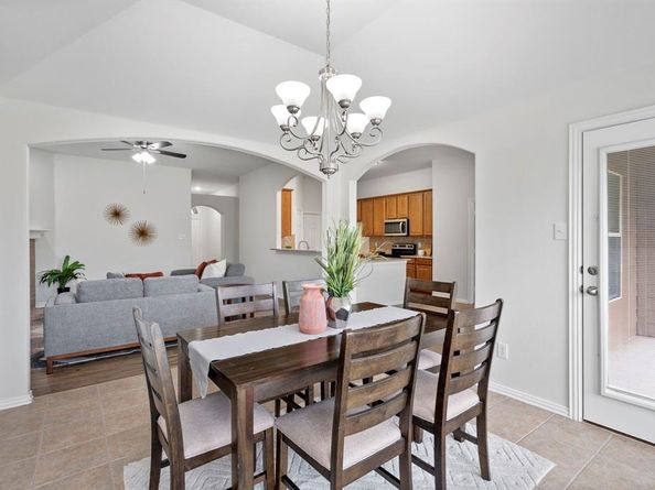 613  Hummingbird Trail , Crowley Texas 76036