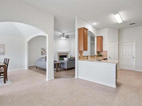 613  Hummingbird Trail , Crowley Texas 76036