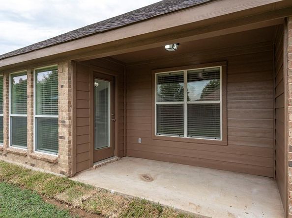 613  Hummingbird Trail , Crowley Texas 76036