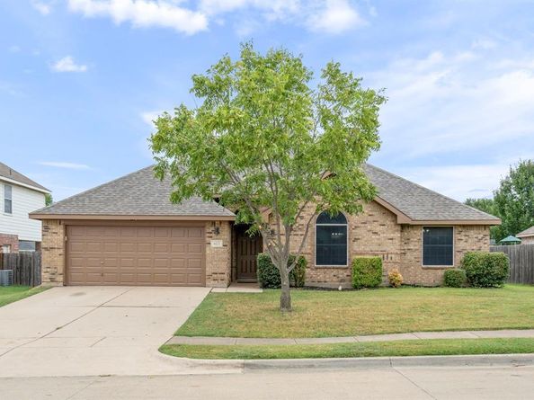 613  Hummingbird Trail , Crowley Texas 76036