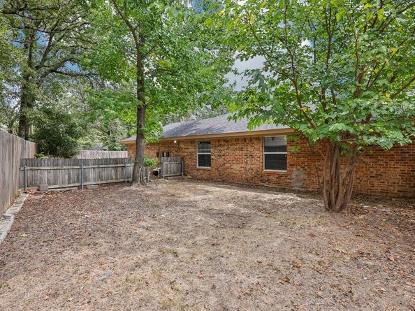 1033  Oak Ridge Drive , Azle Texas 76020