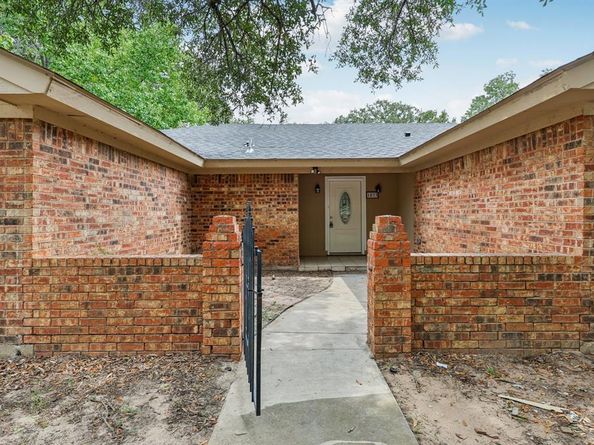 1033  Oak Ridge Drive , Azle Texas 76020