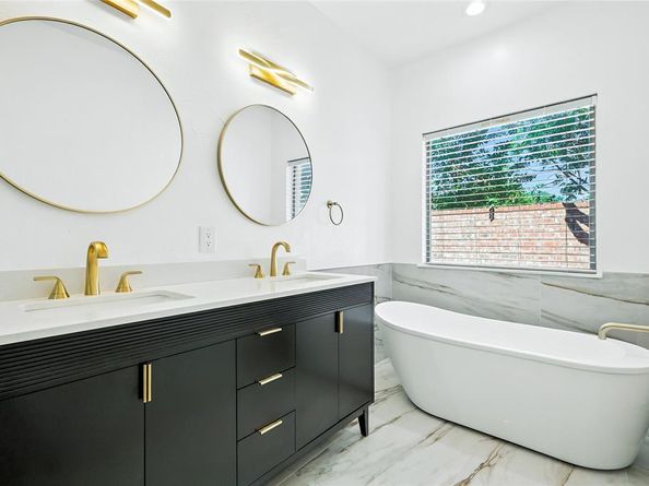 1800  Hyde Park Court , Flower Mound Texas 75028