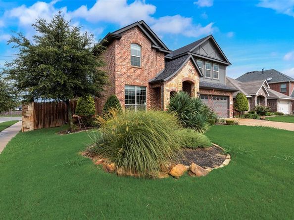 937  Lost Heather Drive , Saginaw Texas 76179