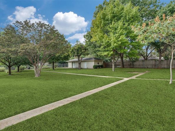 1441  Bella Vista Drive , Dallas Texas 75218