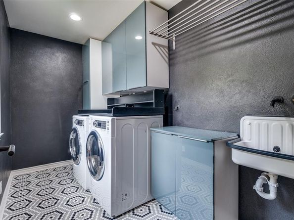 1441  Bella Vista Drive , Dallas Texas 75218