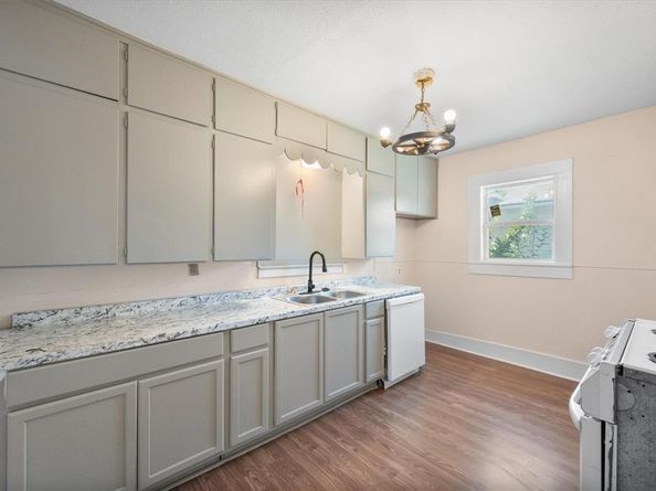 1038 E Maddox Avenue , Fort Worth Texas 76104
