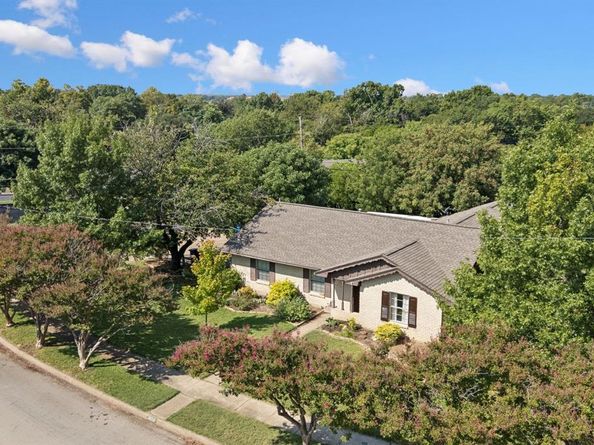 8919  Hackney Lane , Dallas Texas 75238