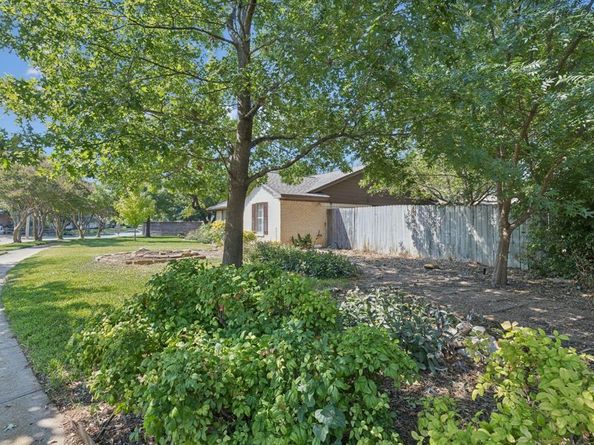 8919  Hackney Lane , Dallas Texas 75238