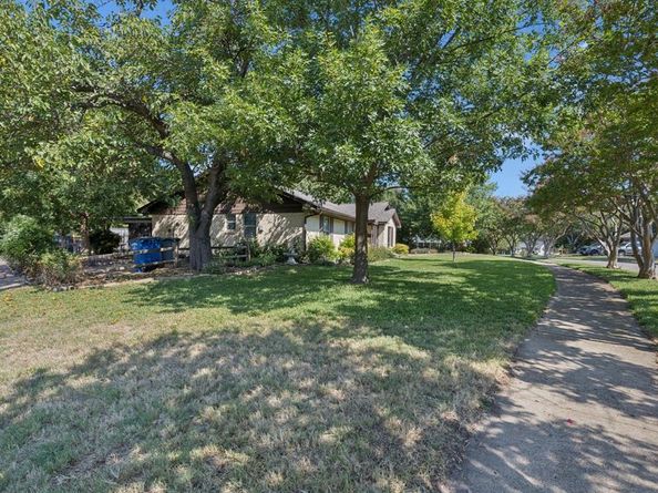 8919  Hackney Lane , Dallas Texas 75238