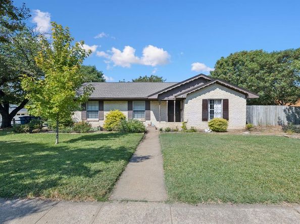 8919  Hackney Lane , Dallas Texas 75238