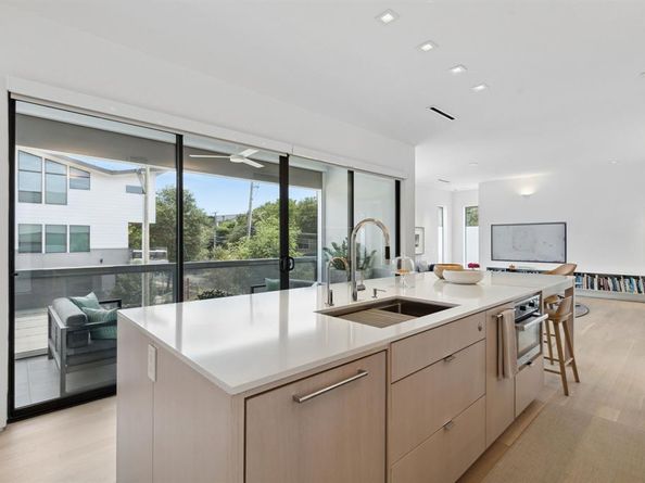 5231  Manett Street , Dallas Texas 75206