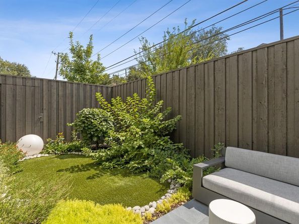 5231  Manett Street , Dallas Texas 75206