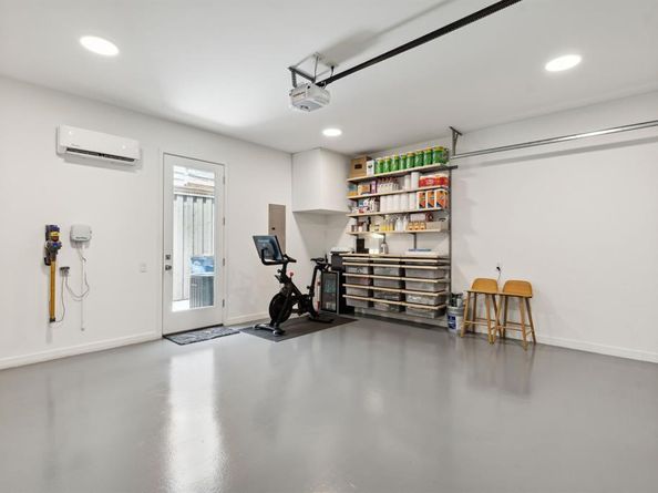 5231  Manett Street , Dallas Texas 75206