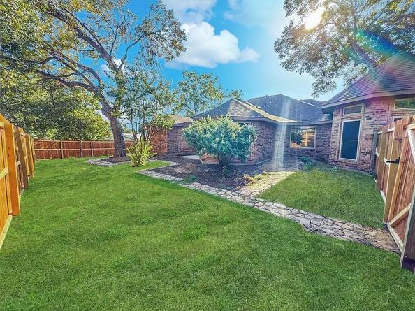 303 E Hillcroft Drive , Duncanville Texas 75137