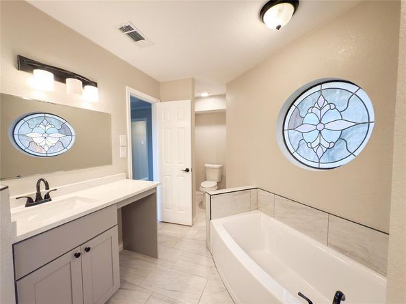 303 E Hillcroft Drive , Duncanville Texas 75137