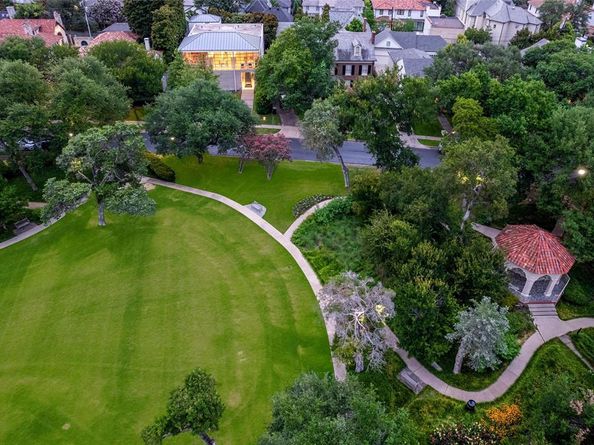 4428 N Versailles Avenue , Highland Park Texas 75205