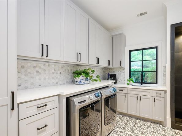 9  Robledo Drive , Dallas Texas 75230