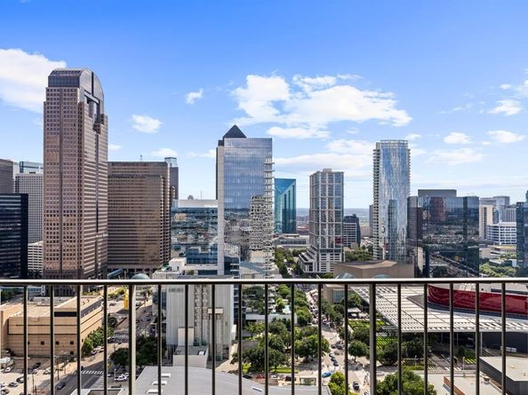 1717  Arts Plaza   2002, Dallas Texas 75201