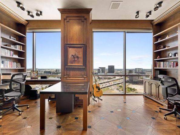 1717  Arts Plaza   2002, Dallas Texas 75201